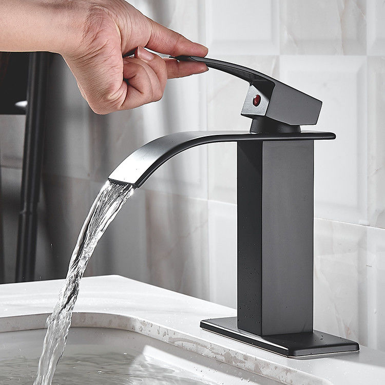 SUS304 Paslanmaz Çelik Şelale Tek Delikli Tek Kulplu Lavabo Bataryası Mat Siyah Krom Fırçalanmış Gri